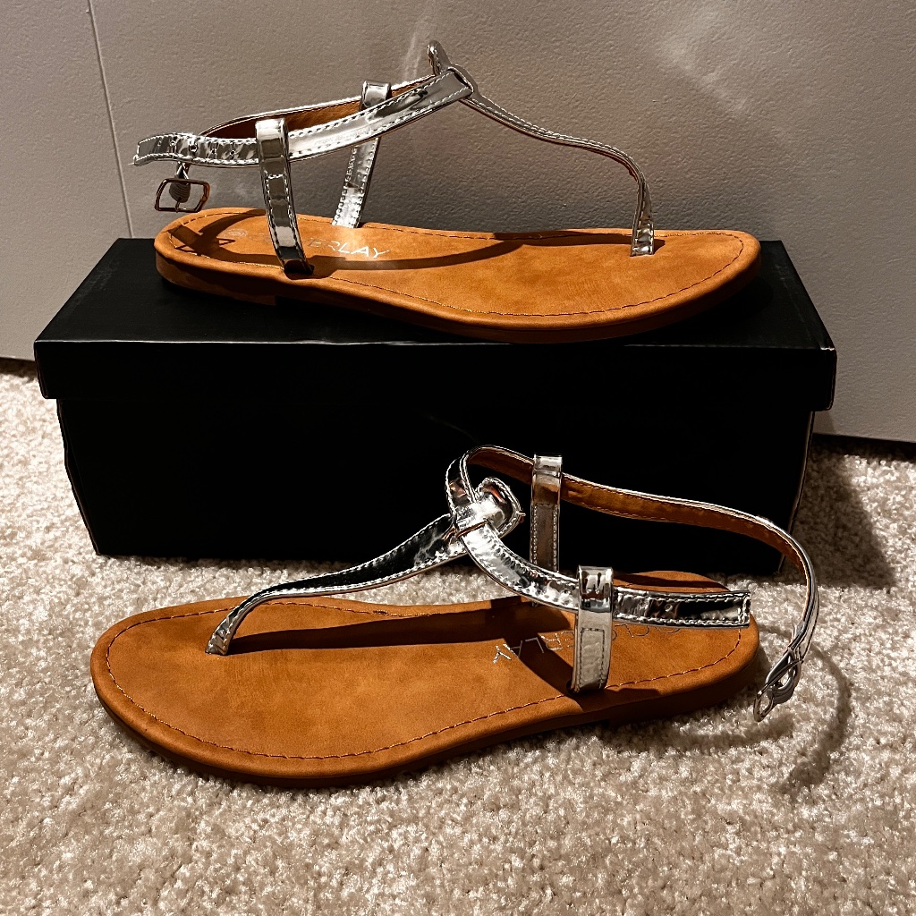Cloverlay Size 6 Silver Sandals Very Good Condition